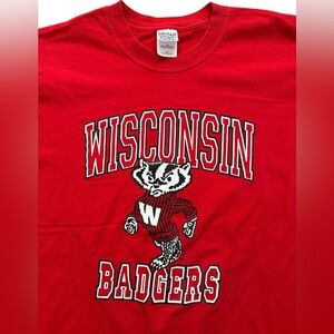 Wisconsin Badgers Y2K Men’s T-Shirt Size XL NCAA Short‎ Sleeve Red Football
